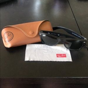 Ray-Ban wayfarer sunglasses with case and cloth